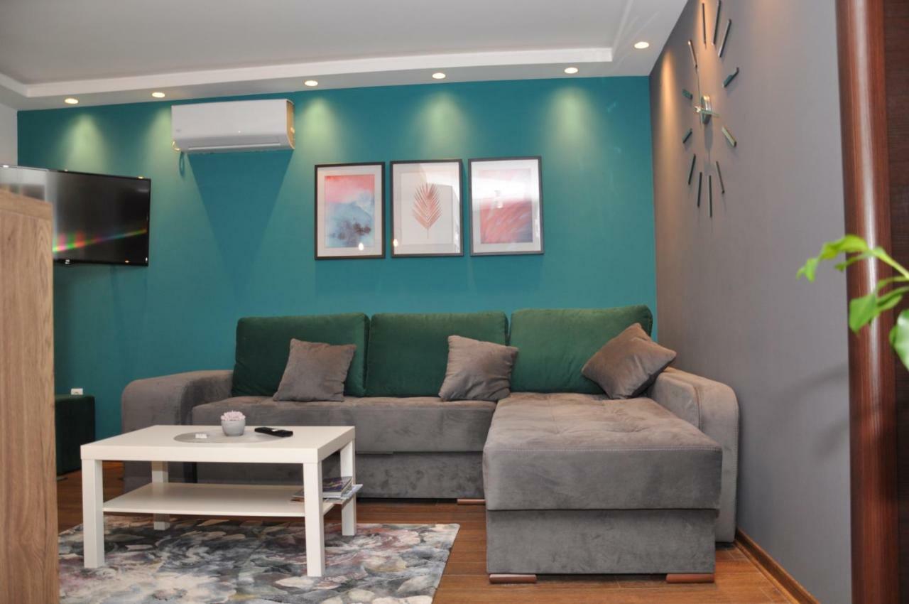 Lux Apartman Cacak Exterior photo